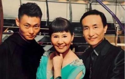 央视春晚"宠儿"巩汉林:因赵丽蓉一句话隐退,63岁近照骨瘦如柴
