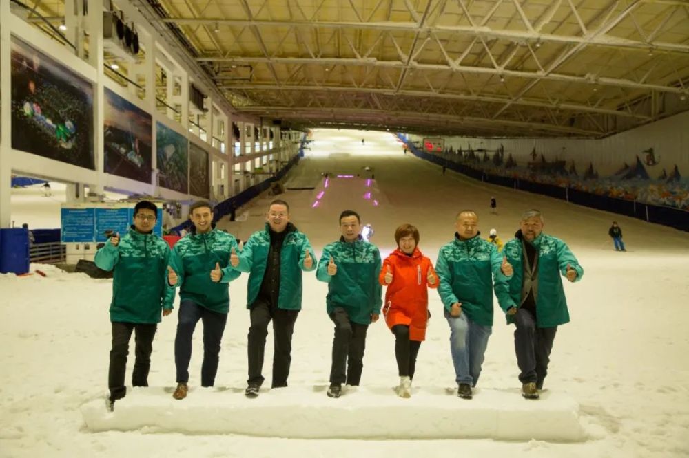 北京青少年滑雪训练基地挂牌乔波滑雪馆