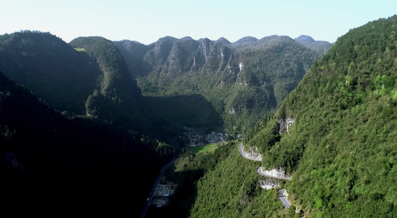 秦风楚韵·大美龙山丨乌龙山大峡谷:一眼万年 十里岩溶画卷