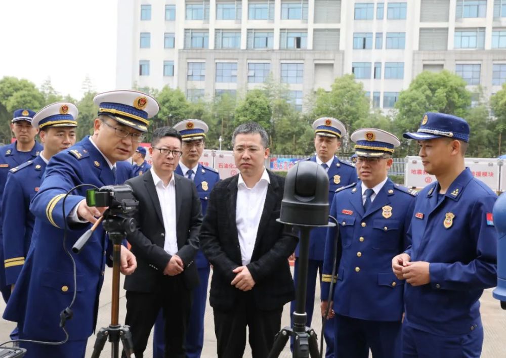 绍兴市委常委,常务副市长杜旭亮"五一"节前深入消防救援支队调研工作_