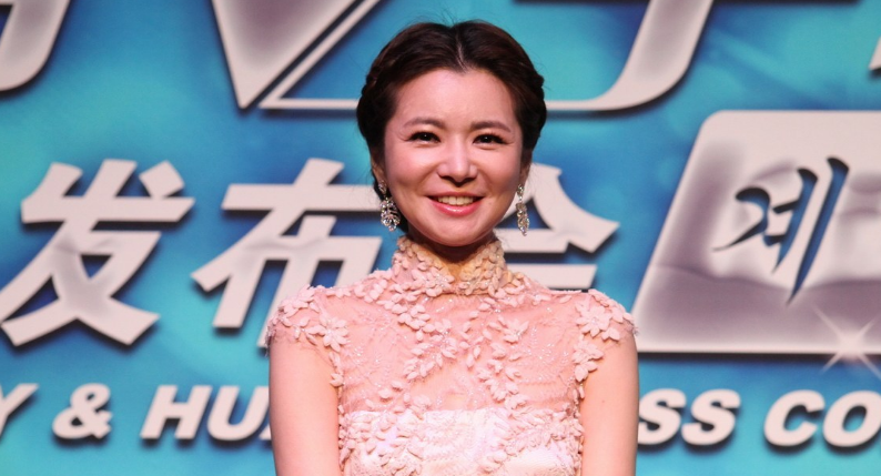 人鱼小姐张瑞希,年过半百至今单身,当年的清纯佳人脸"