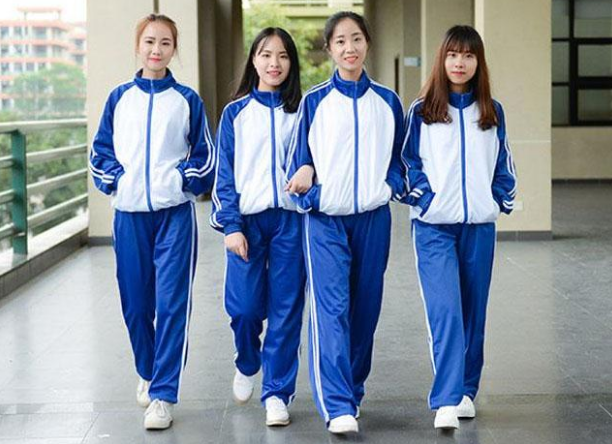校服也难逃魔爪熊孩子晒出改良版校服不知家长作何感想