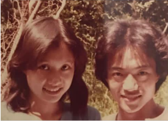 霍都 女主则是鲁振顺在歌唱比赛认识的同学juli,下图为其年轻时的