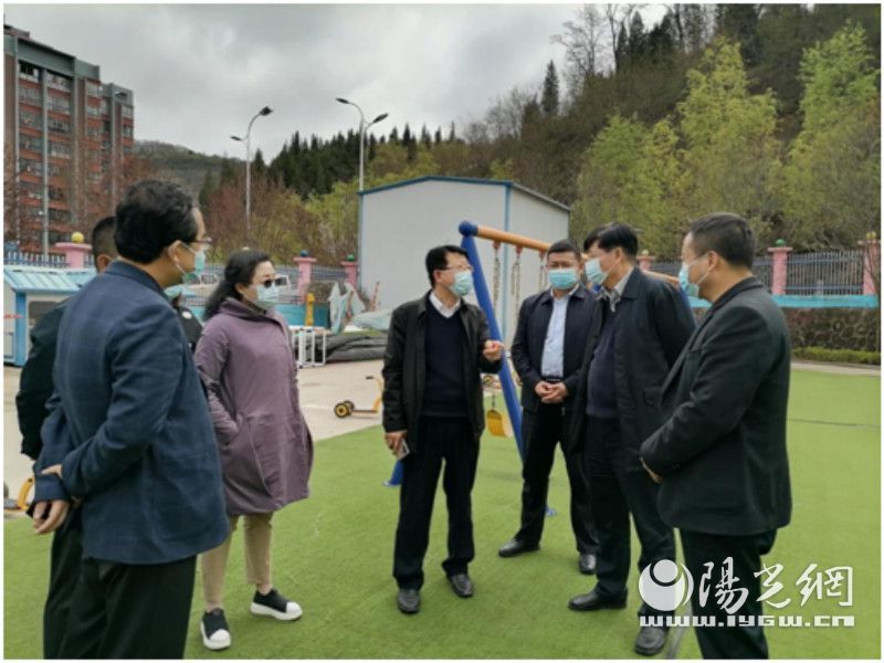 督导组在县教体局召开对接汇报会,麟游县人民政府副县长张晓军汇报全