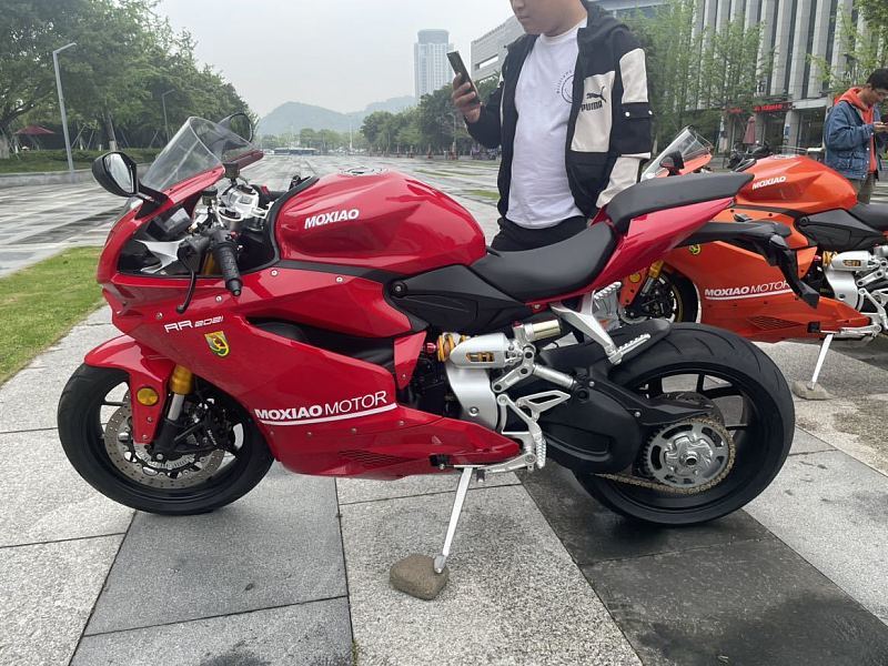 2020新款摩枭500加三箱,2020新款摩枭500 单摇臂的摩枭500rr来了!