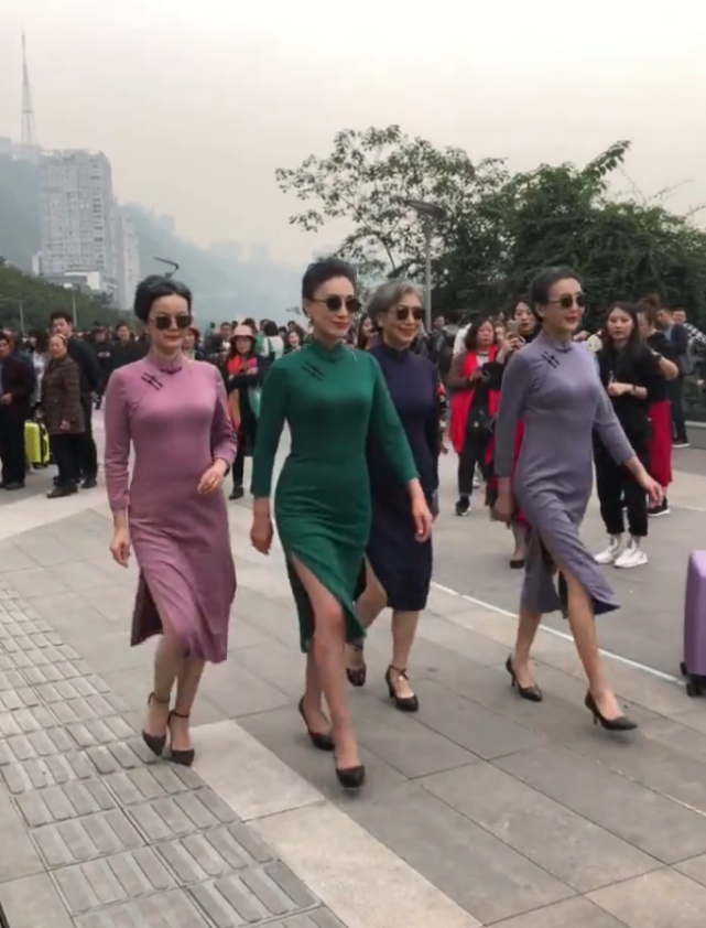 旗袍奶奶重新定义"中国大妈",集体穿旗袍走秀,70多岁