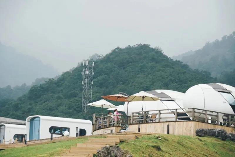 成都周边游|来西岭雪山下的网红"太空舱"度假,寻找快乐星球!