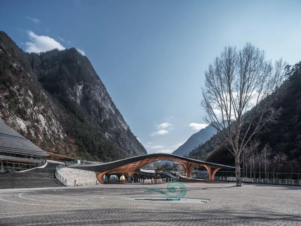 层叠山峦|九寨沟景区沟口立体式游客服务中心/清华建筑设计院