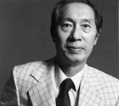 萧比李年长14岁,从1961年起他们有过长达十八年的莫逆交情,萧欣赏李