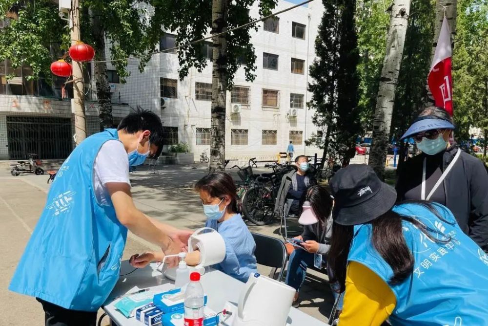 疫情防控|疫苗接种车开进北影社区,党员先行,志愿者助力,服务也跟上