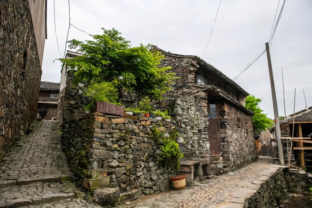 满是石屋建筑的村庄宁海许家山石头村超适合周末去隐居度假