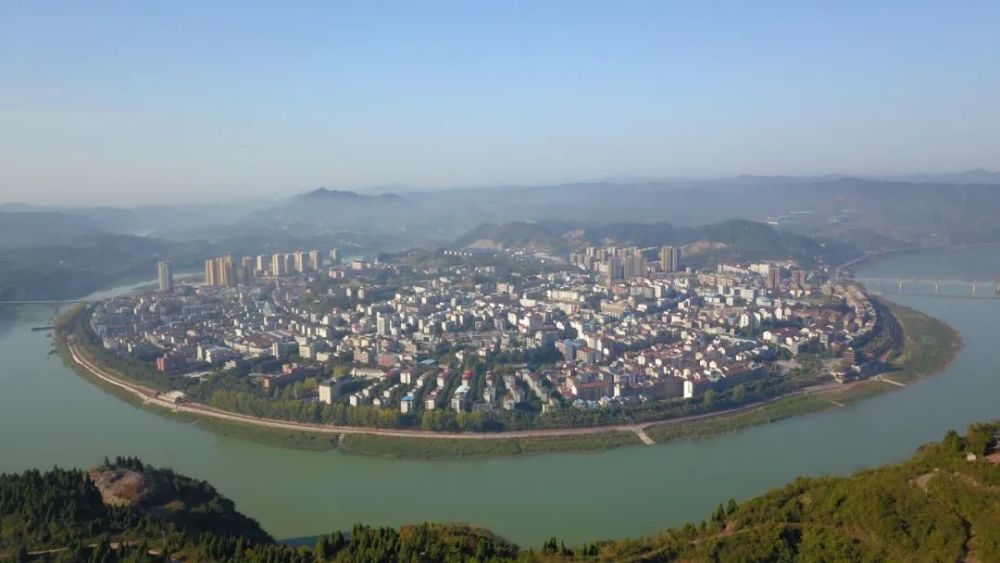 获得"全国首批负氧离子高含量健康旅游示范景区"的称号,因此泸溪县