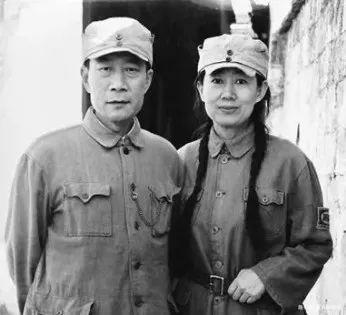 于海丹十分支持丈夫的演艺事业,为了丈夫能够一心一意没有后顾之忧的