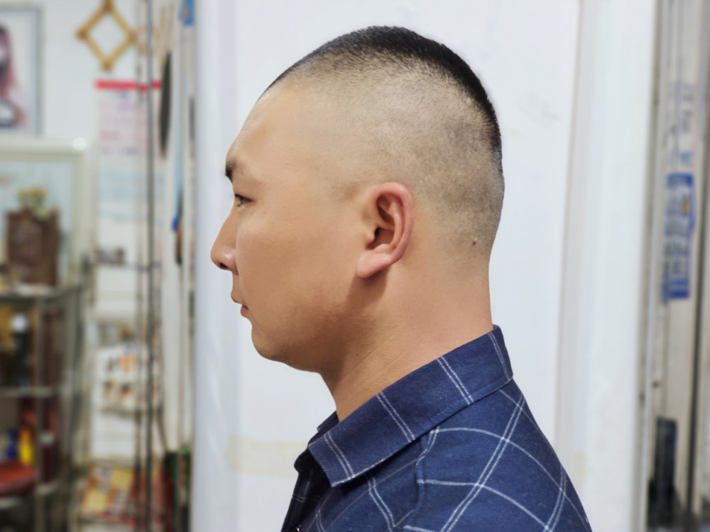 男发别乱剪了,这几种发型帅气精神,白发大叔剪完都能年轻好几岁