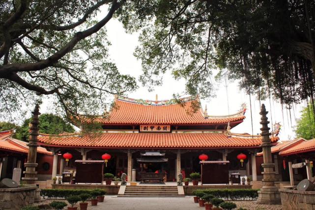 闽南三大丛林之一,发展至今有千年历史,历代屡经重修