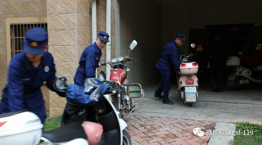 兴国县消防救援大队严查电动车进楼入户停放充电违规行为