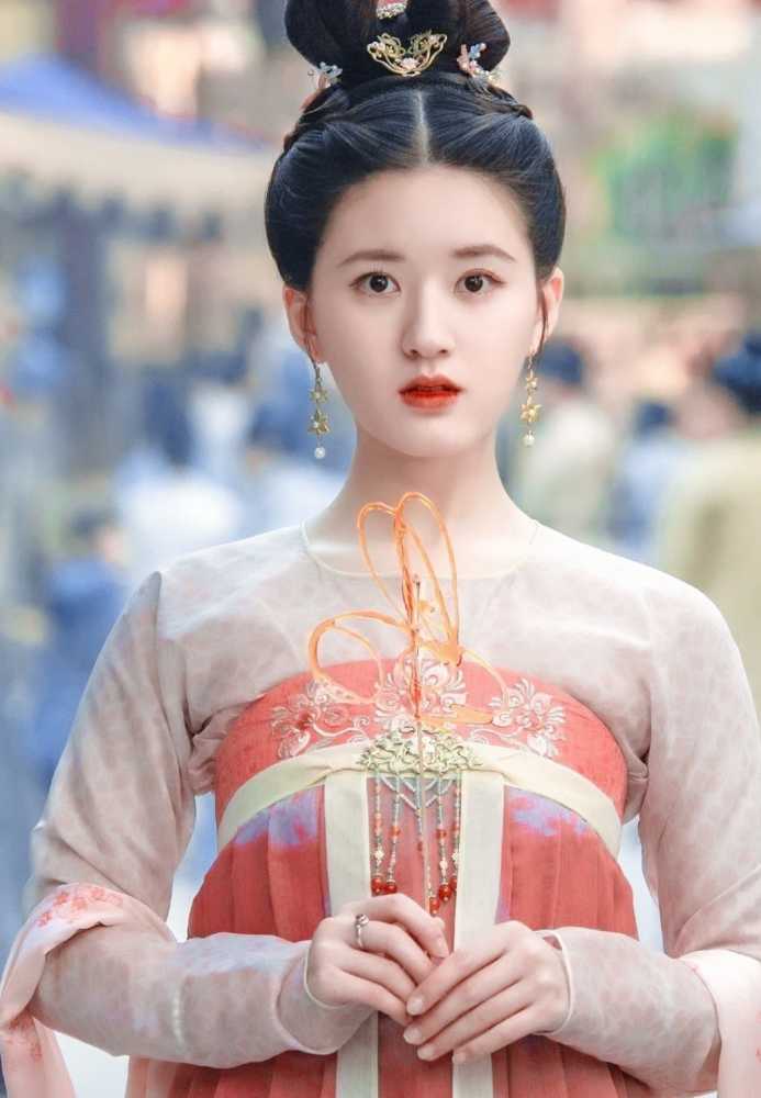 长歌行为什么要拿迪丽热巴赵露思来比她们之间并没有可比性啊