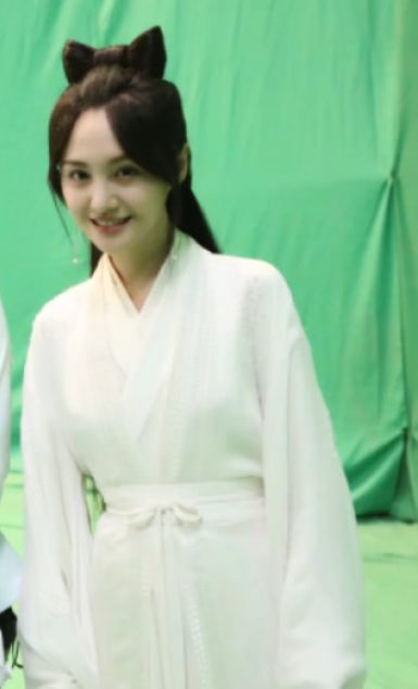 郑爽倩女幽魂大量剧透被曝不是闲聊就是玩手机演技更尴尬真不值16亿