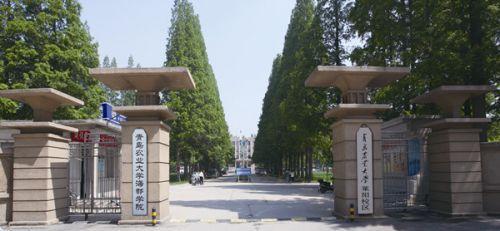 青岛理工大学有市北,黄岛,临沂三个校区,是原青岛建筑工程学院,国家