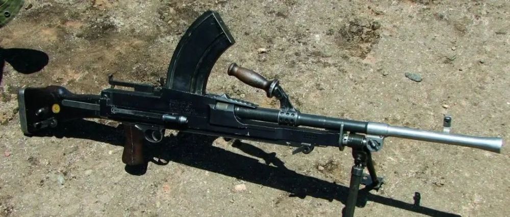 捷克zb26  7.92mm轻机枪传记(三)操作使用及多种改进型