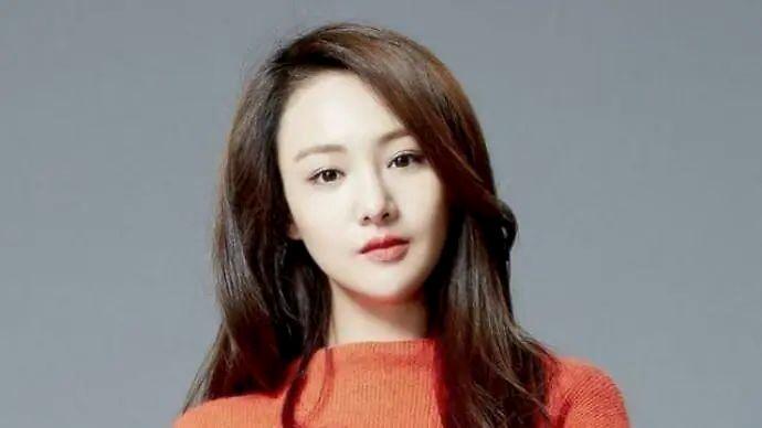 央视评郑爽:谁偷逃税谁就得凉凉,郑爽:我愿意接受并配合一切调查