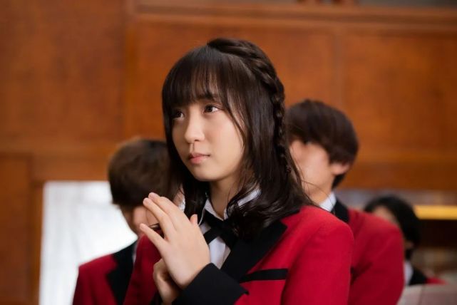 喜欢cosplay的她表示,"不是cosplay,而是能成为私立百花王学园的学生!