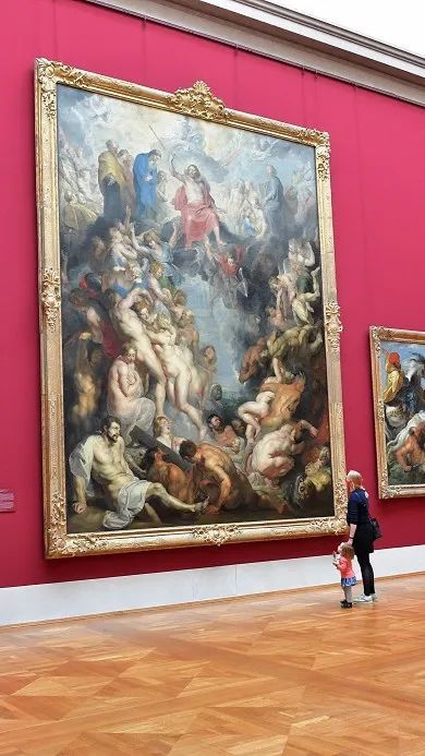 慕尼黑美术博物院由三个馆组成:古绘画陈列馆,新绘画陈列馆和现代
