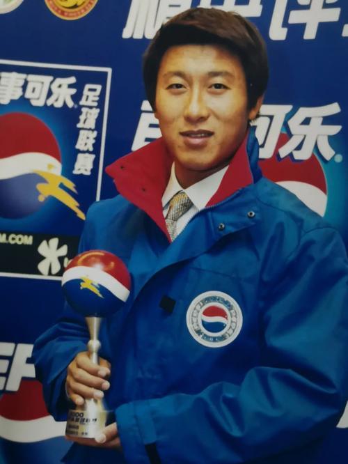 张恩华1973年出生于辽宁省大连市,是中国足球运动员,曾经担任过中国