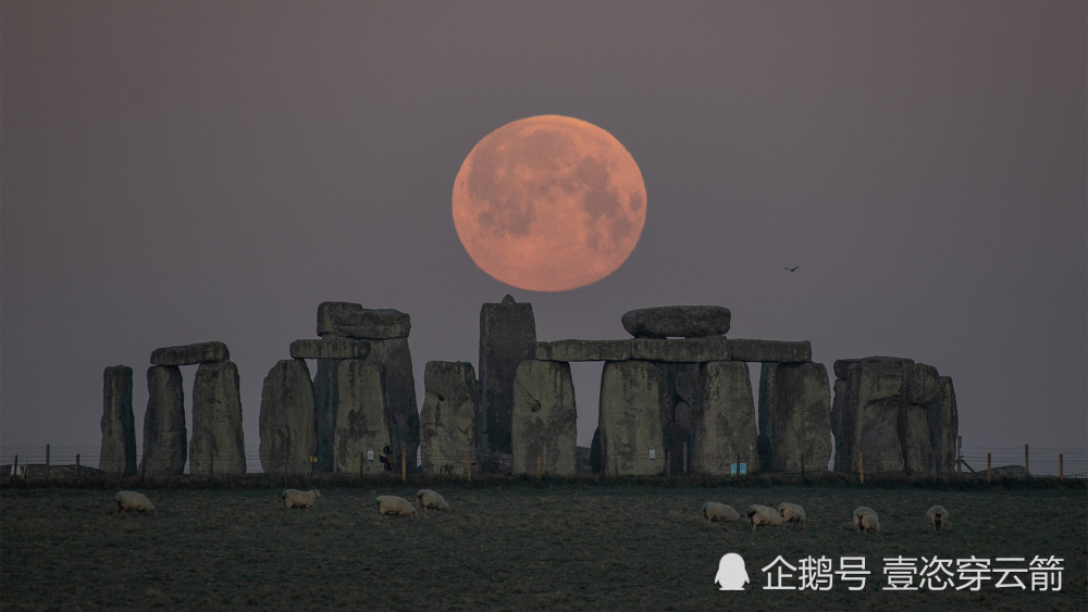 看看外国和太空的超级月亮,错过4月没事,5月还有更大的超级红月