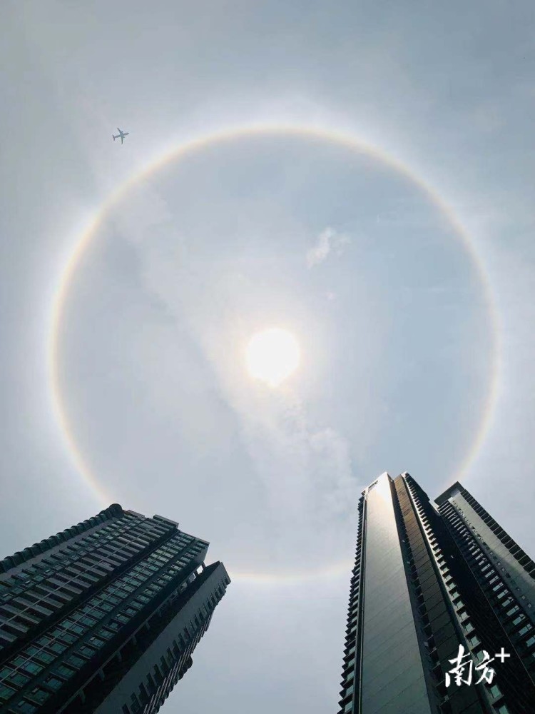 广州黄沙西城都荟上空美丽日晕.南方拍客 冯健文 摄.