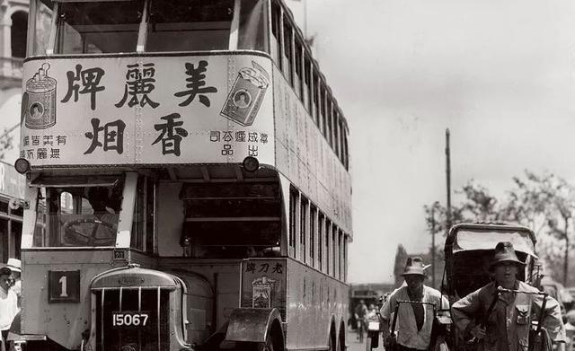 中国1921年与2021年马路的交通工具发生了怎样的变化?