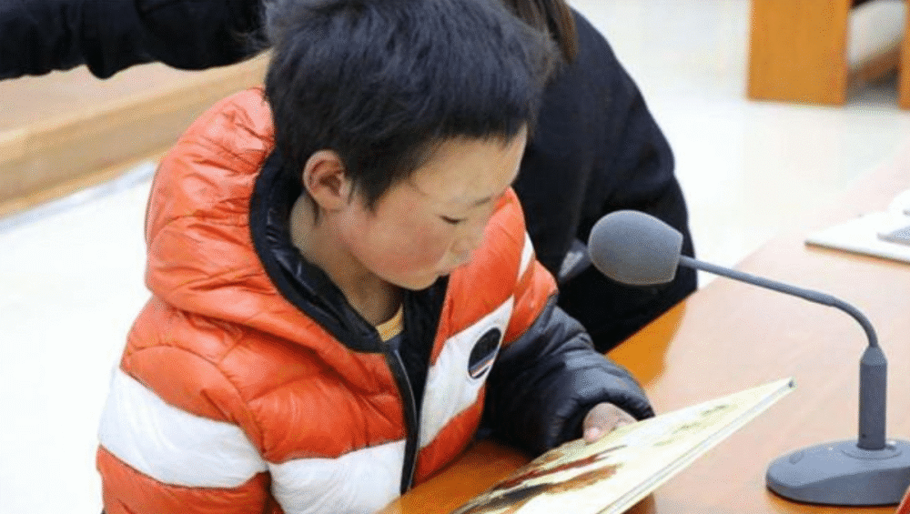 也许,王福满在长大之后看着自己的那张冰花男孩的照片也还是会回想起