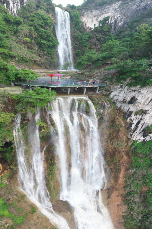 拥有黄石地区最大瀑布群的滴水岩景区对外开放