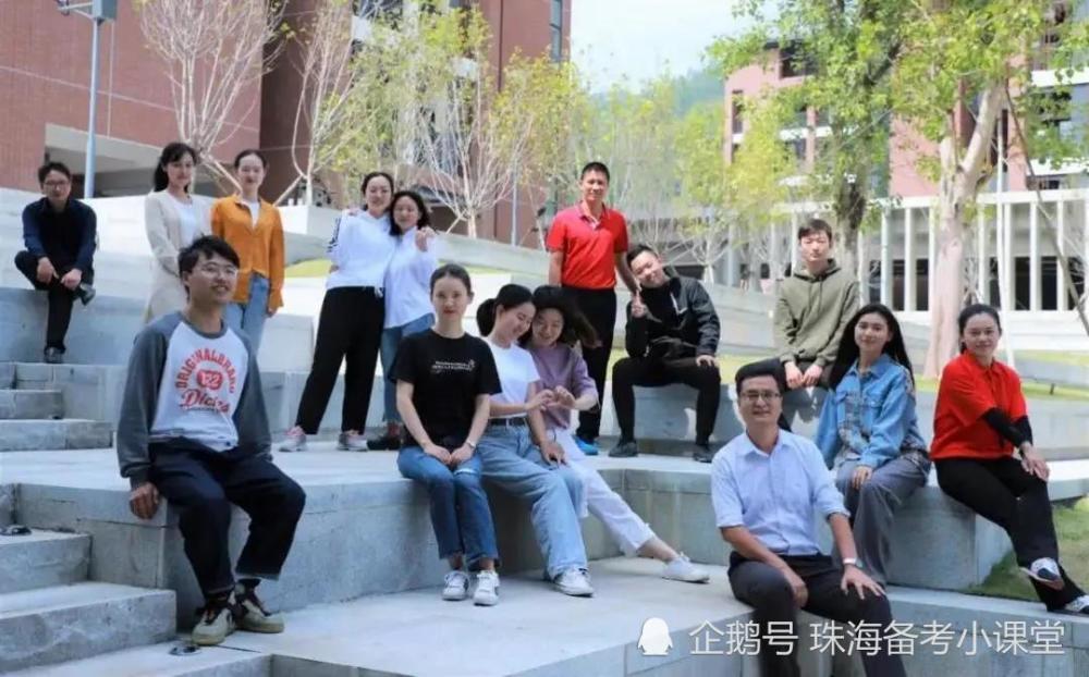 华中师大珠海附中是珠海市人民政府和华中师范大学合作创办的公办全