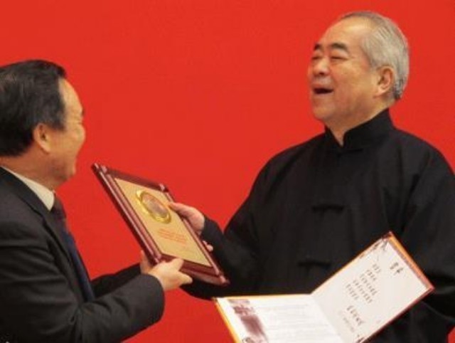 曾出轨恩人妻子也为玉树捐款千万的范曾其人品到底如何
