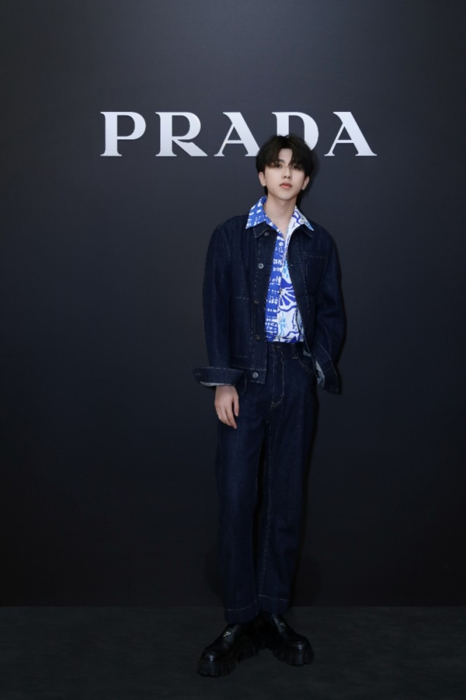 prada广州太古汇精品店开幕蔡徐坤等艺员现身