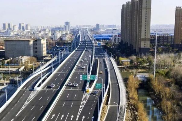 浙江斥资41亿铺设全新道路,连接盐阜两地,小县城沾光,未来可期