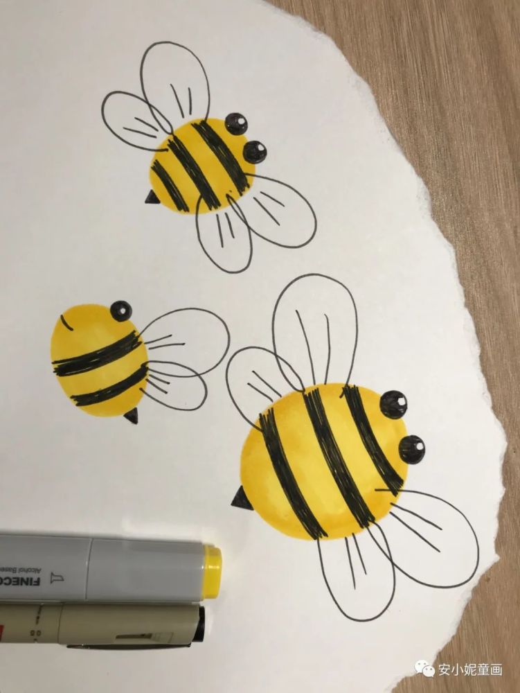 白色画纸上画出蜜蜂,并剪出.