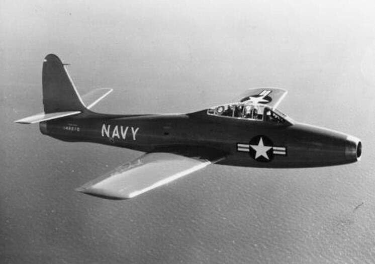 美制f-84"雷闪"战斗机:美军在喷气式时代的"牛刀小试"