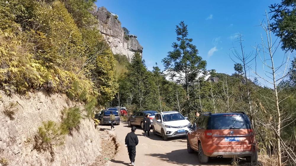 盘山公路,来到宁德屏南县寿山乡的前墘村的村口(导航屏南前墘村即可)