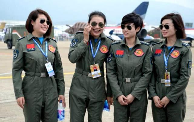 中国歼20女飞行员亮相丝毫不比男兵差美军也无法媲美