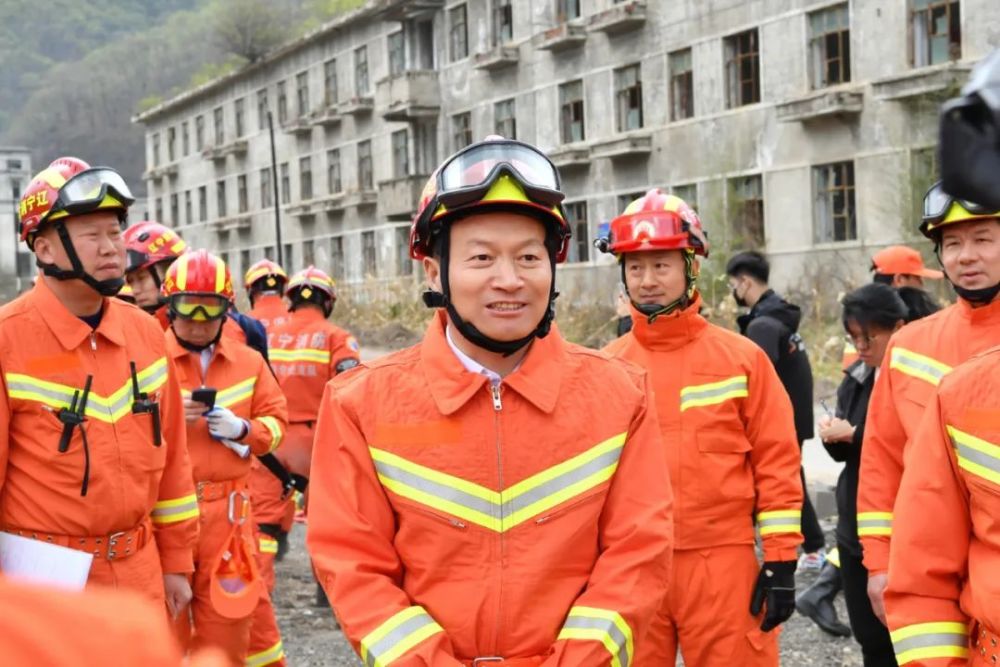 刘佐祥副总队长72小时未离营地,与指战员们同吃同住.