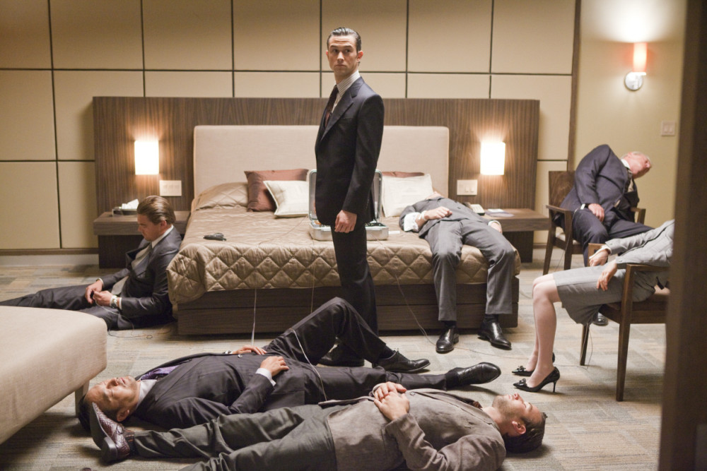 成人梦境中的尴尬瞬间，解析梦中尿床的深层含义与心理启示