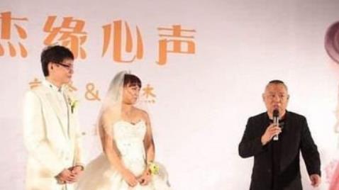 德云社演员妻子颜值比拼,看完烧饼的妻子后,网友:好白菜被猪拱