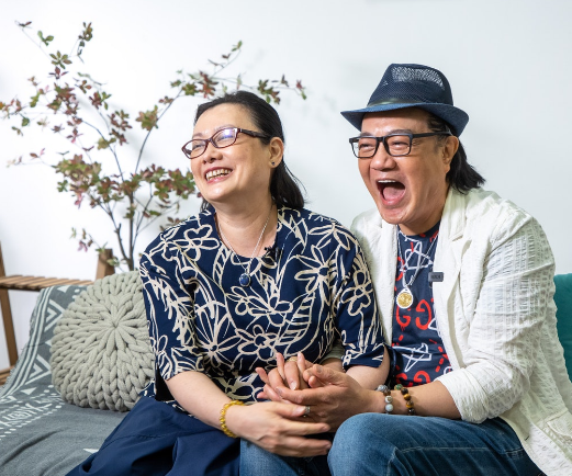 64岁鲁振顺赞57岁女友有妈妈的味道她的背影好似我阿妈
