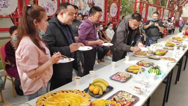 民族团结轮台县民族团结之花在舌尖上绽放
