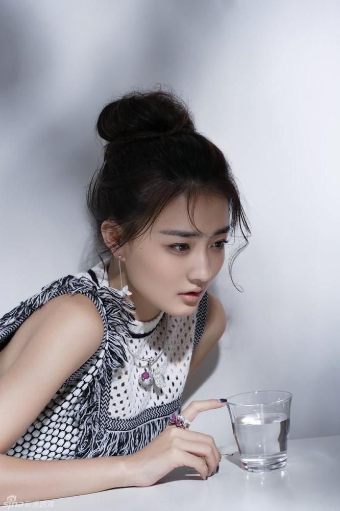 《墨客行》该剧讲述了毒医白莔莔协助画圣吴道子,与捉妖师休羽,师弟
