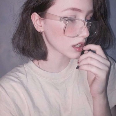 "高级感十足的cool girl女生头像"