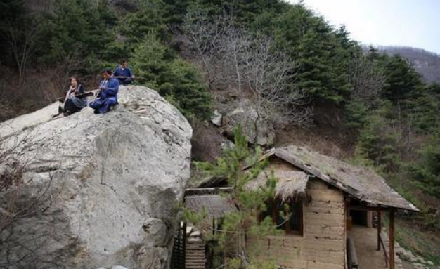 终南山位于我国秦岭一带,被称为神山,有许多围绕终南山展开的神话故事