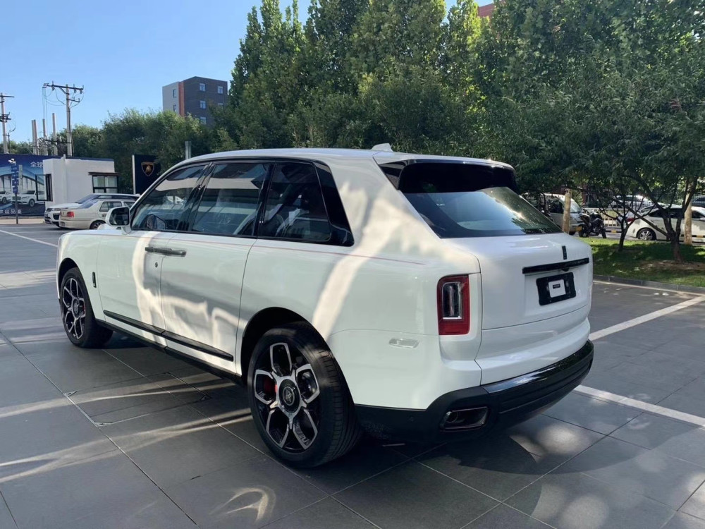 全新劳斯莱斯black badge库里南 奢华构架设计方面大胆心细王位suv